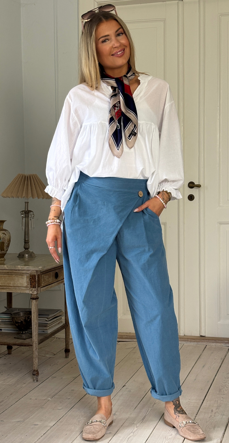 Forudbestil uge 8 Marina fløjlsbukser med slå-om detalje og vidde jeans LikeLondon