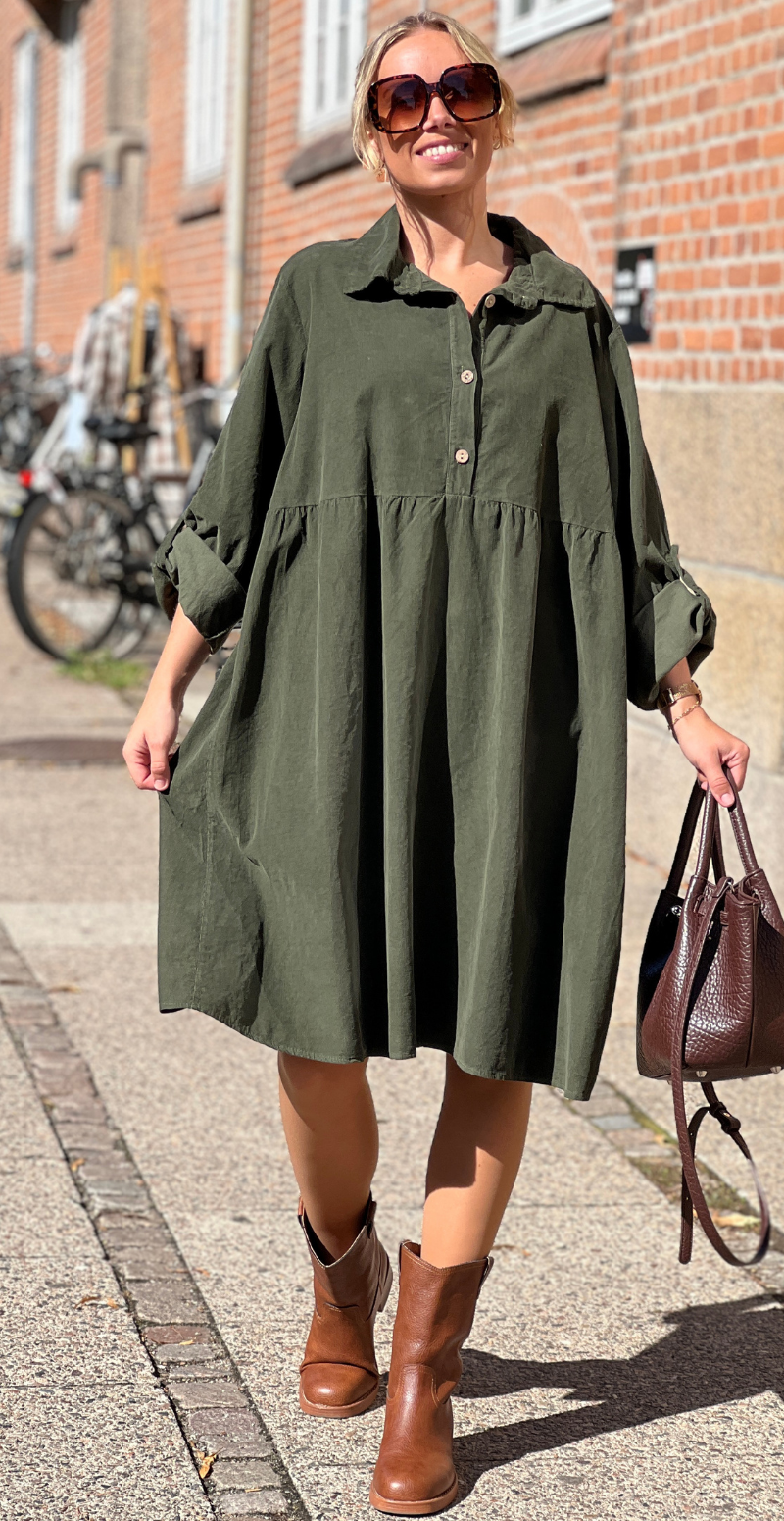 Elvira kort fløjlskjole militare LikeLondon