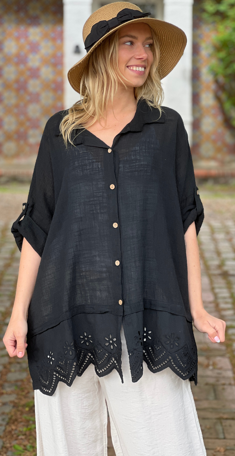 Oda skjortebluse med broderi anglaise sort LikeLondon
