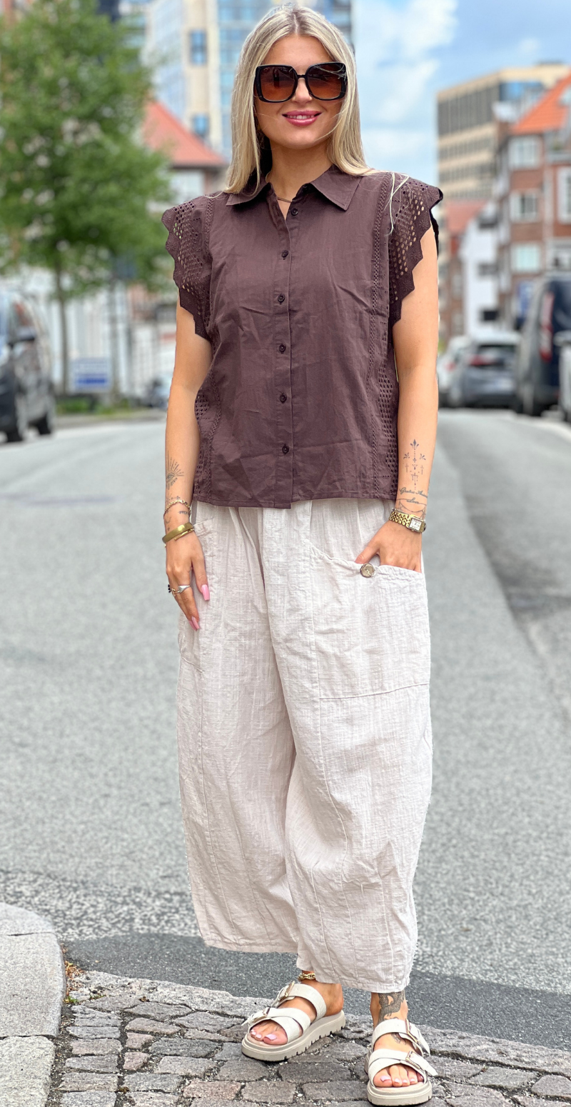 Bina bluse med broderi anglaise coffee bean Freequent