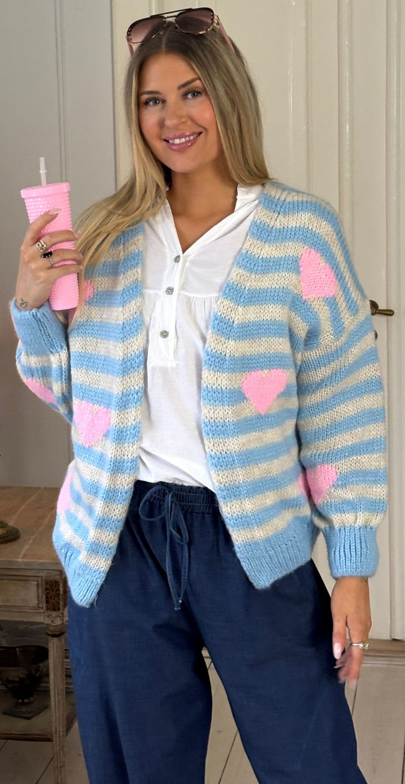 Marlene strik cardigan med striber og hjerter sky LikeLondon