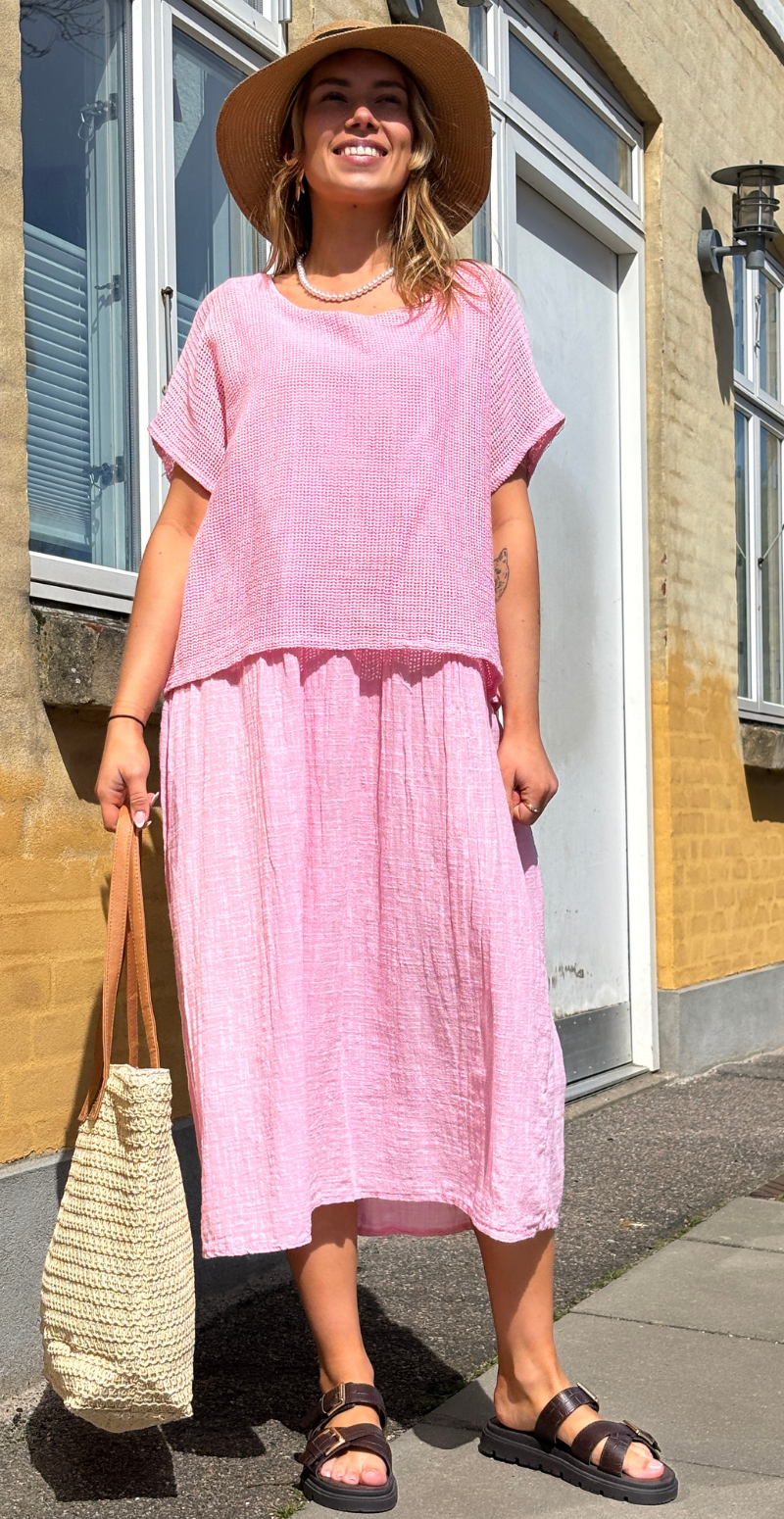 Savannah kjole med hæklet overdel pink LikeLondon