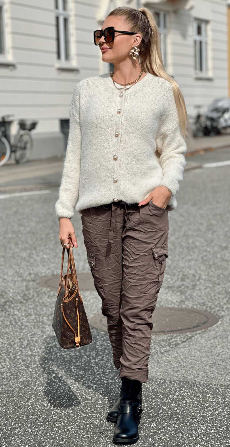 Margie strik cardigan med perlemorsknapper creme LikeLondon