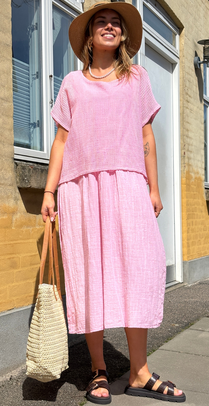 Savannah kjole med hæklet overdel pink LikeLondon
