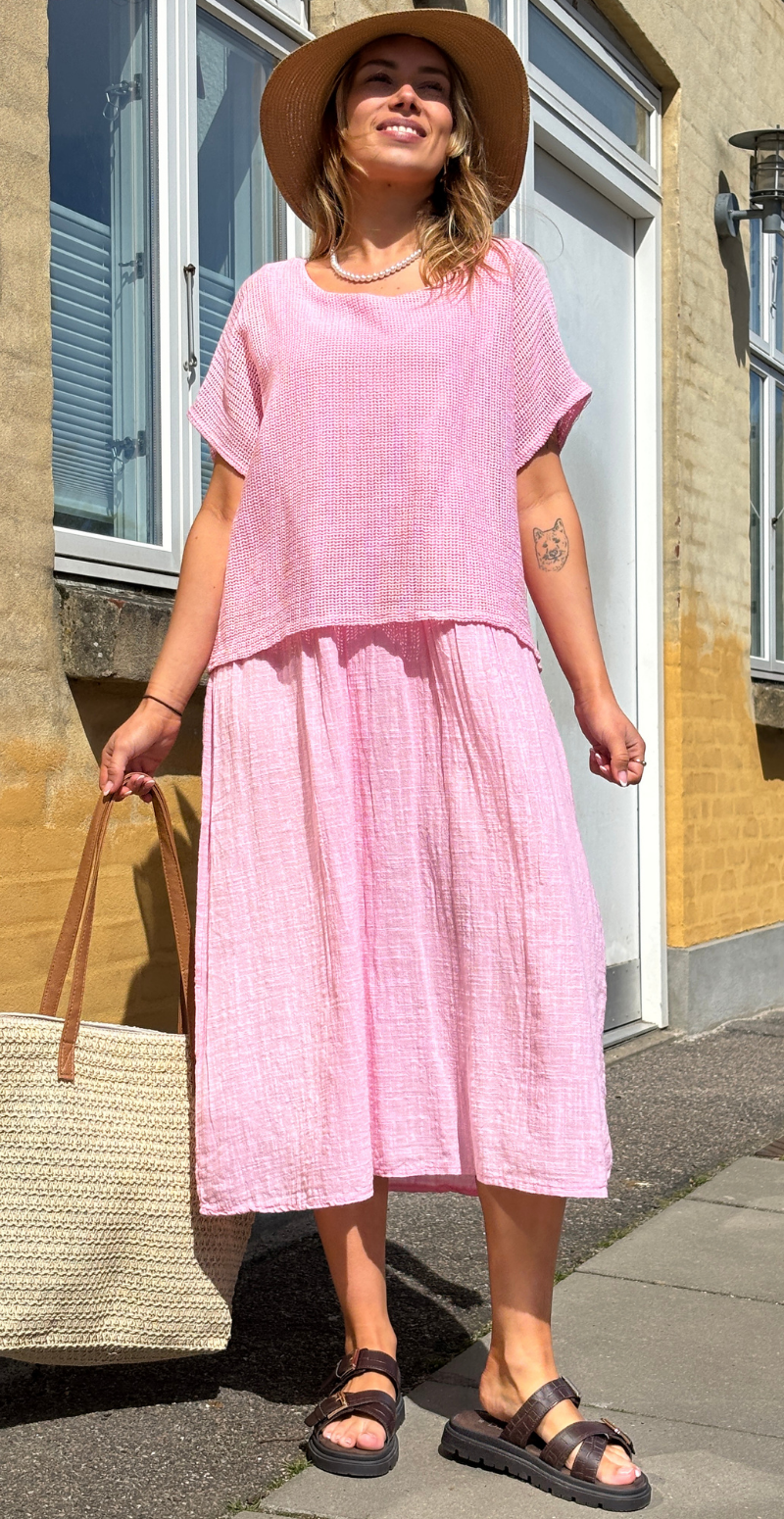 Savannah kjole med hæklet overdel pink LikeLondon