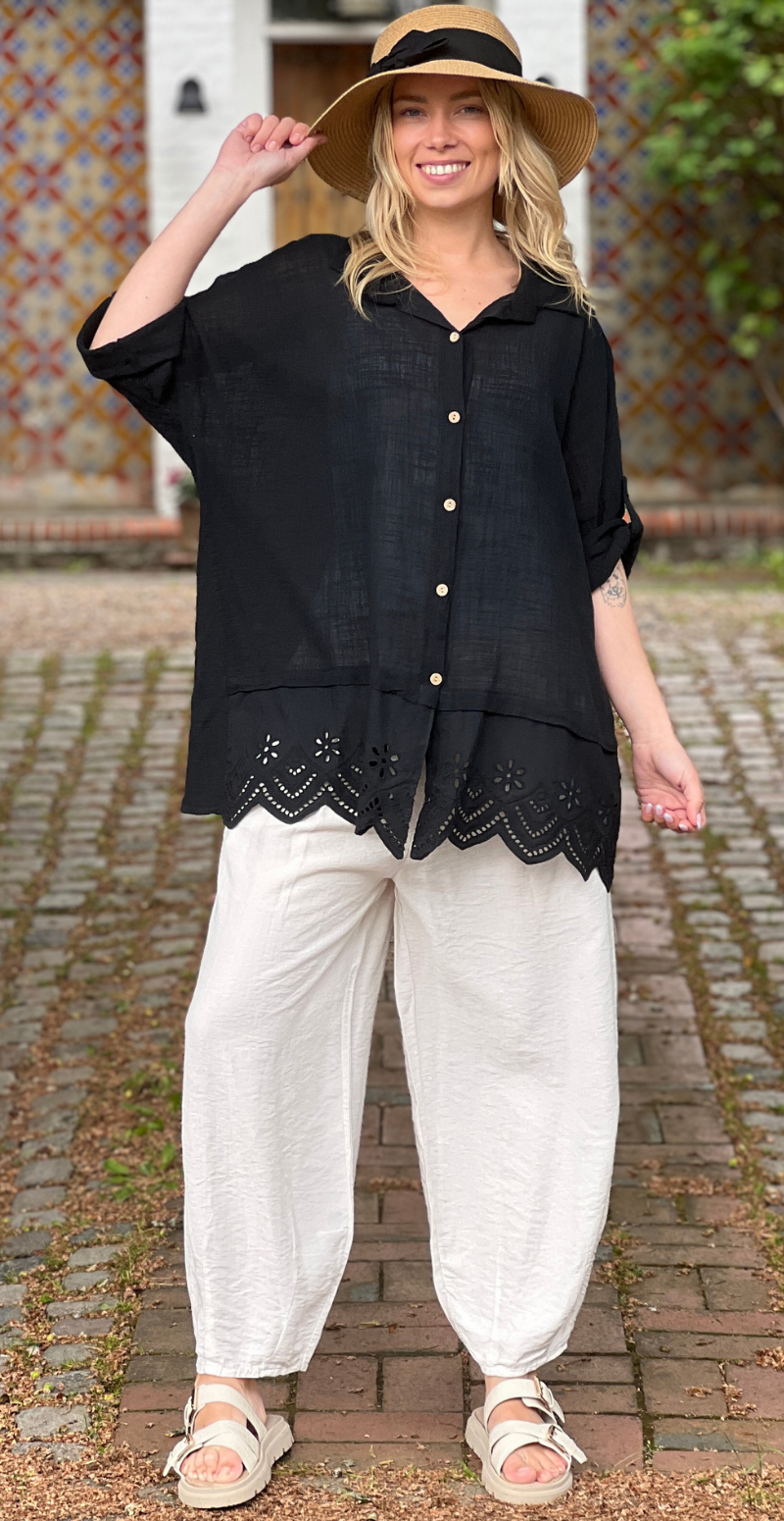 Oda skjortebluse med broderi anglaise sort LikeLondon
