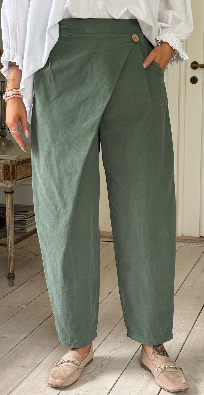 Marina fløjlsbukser med slå-om detalje og vidde militare LikeLondon