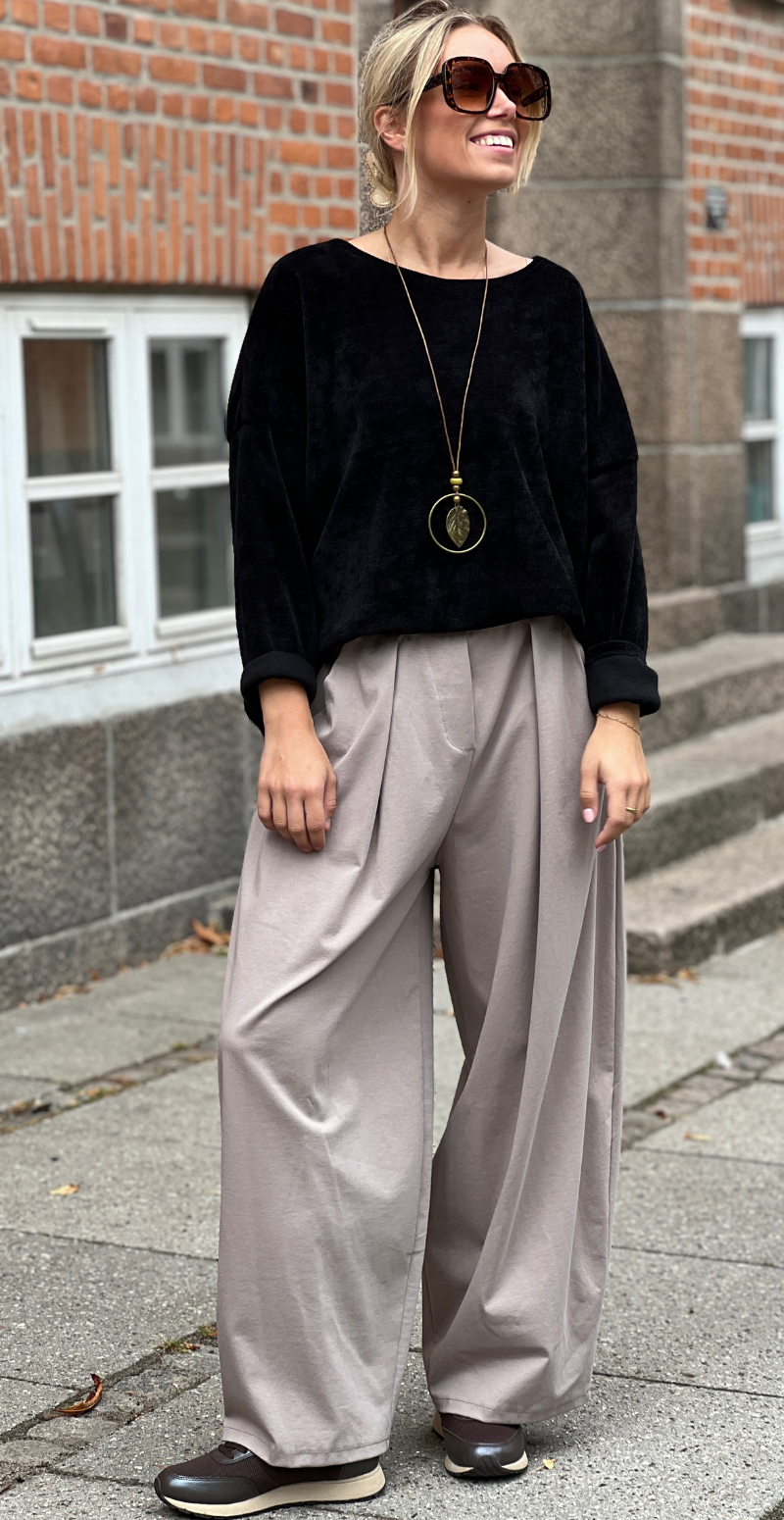 Maren bluse i velour og halskæde sort LikeLondon