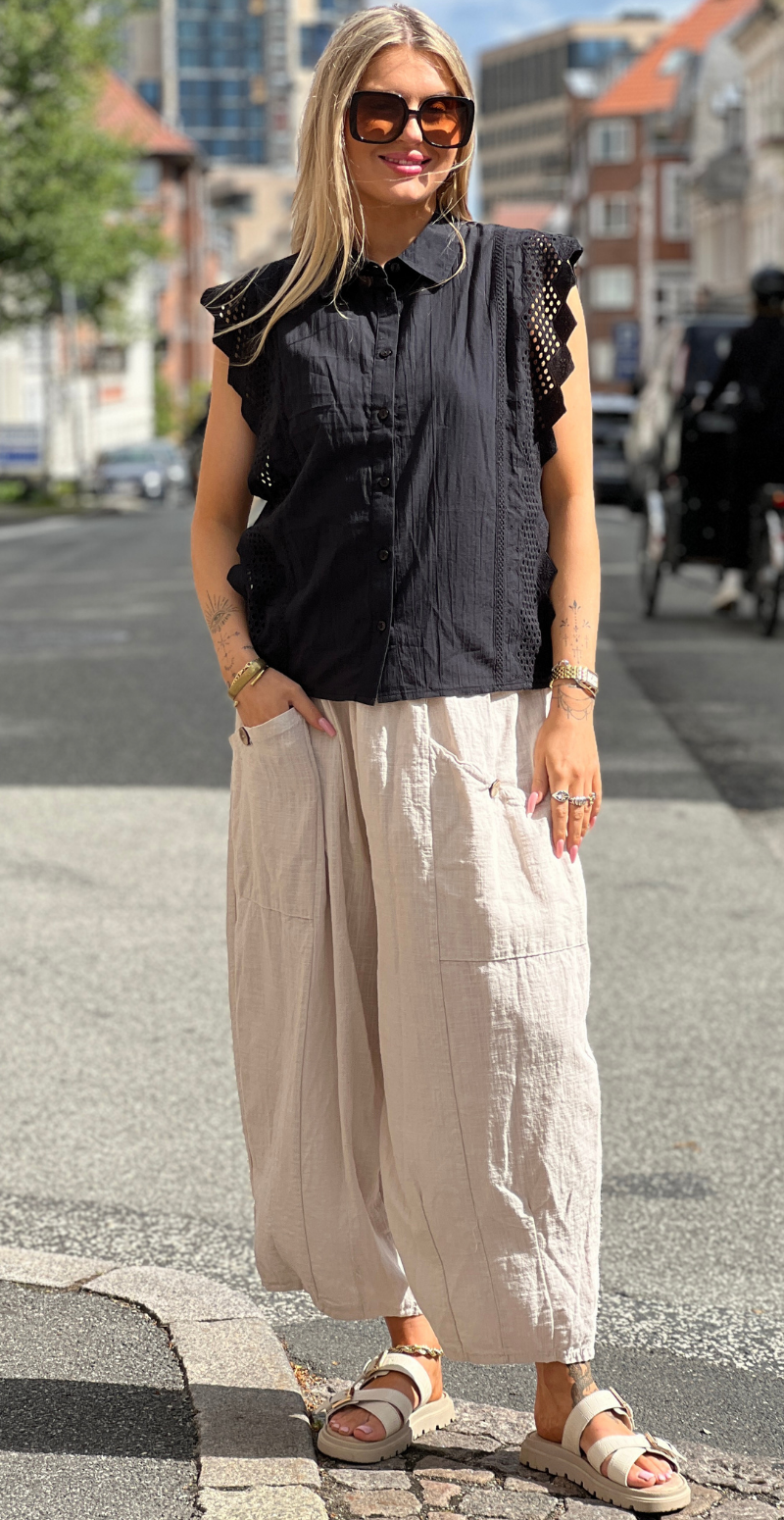 Bina bluse med broderi anglaise sort Freequent