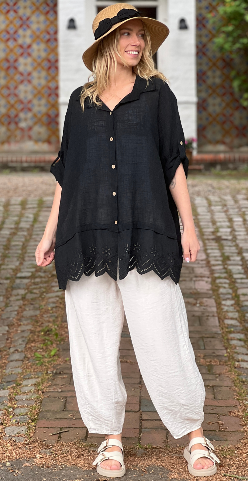 Oda skjortebluse med broderi anglaise sort LikeLondon