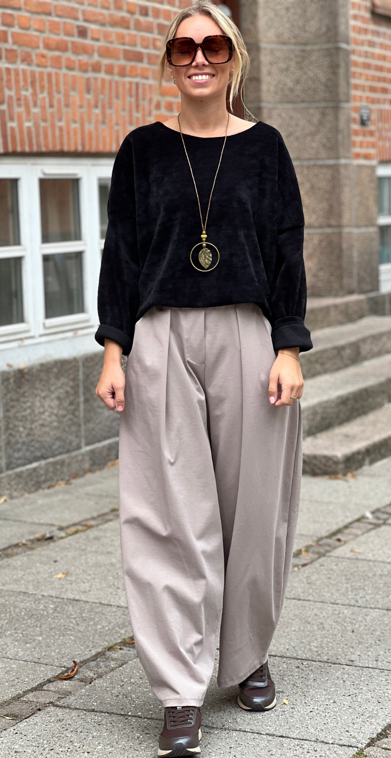 Maren bluse i velour og halskæde sort LikeLondon