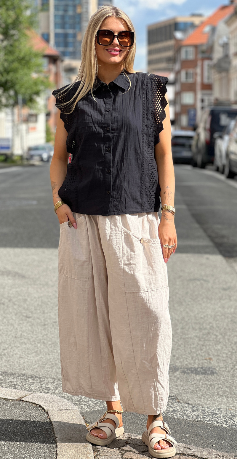 Bina bluse med broderi anglaise sort Freequent