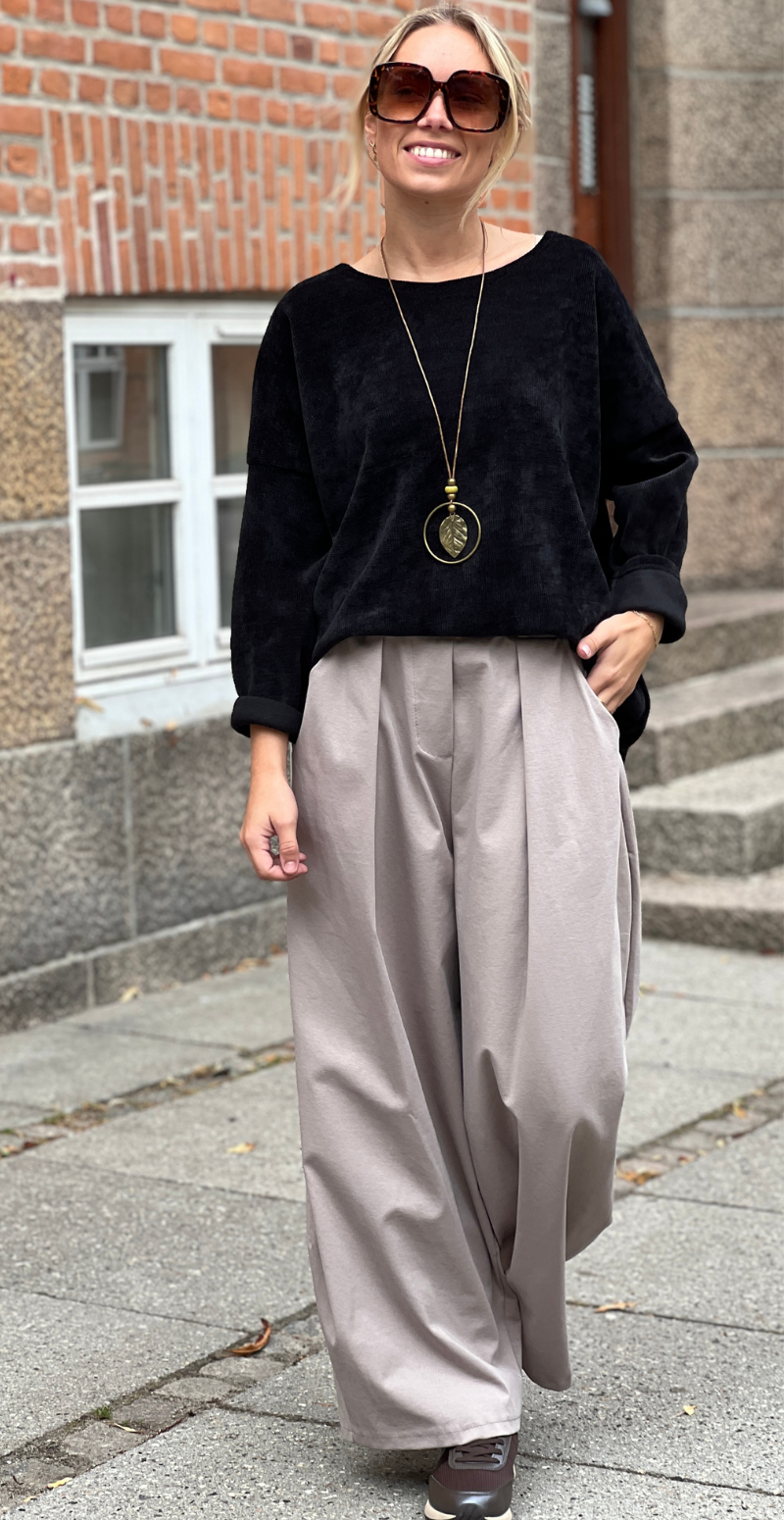 Maren bluse i velour og halskæde sort LikeLondon
