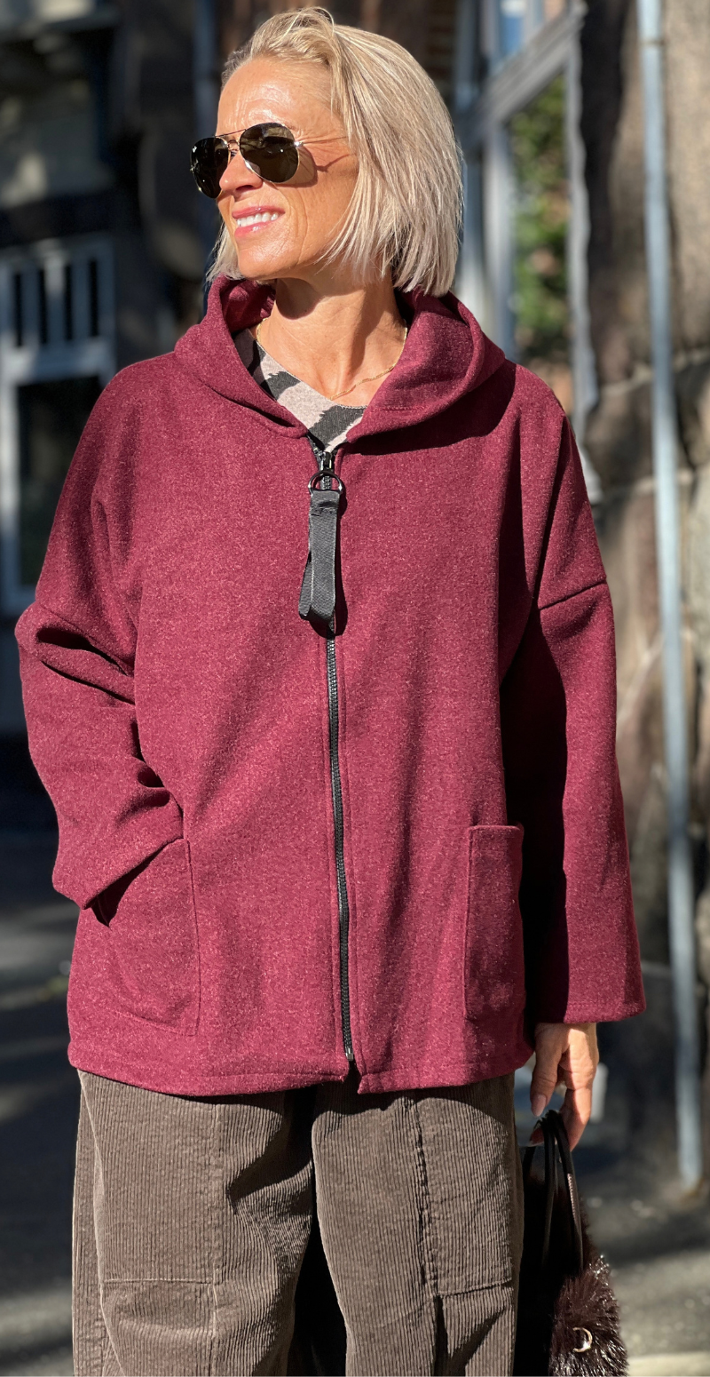 Alice fleece jakke med hætte wine LikeLondon