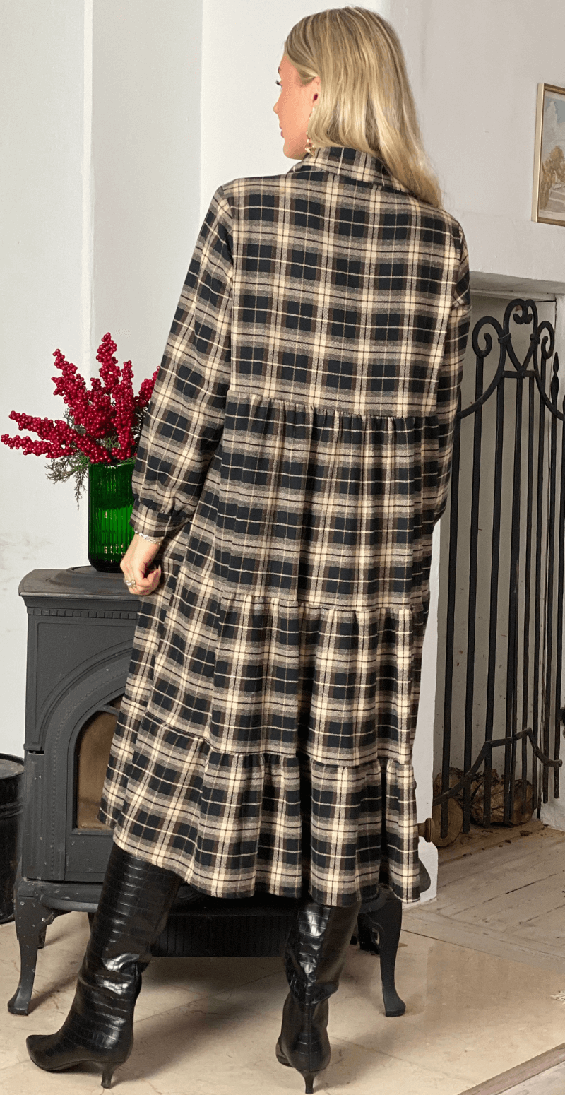 Naya ternet kjole med peplum effekt sort LikeLondon