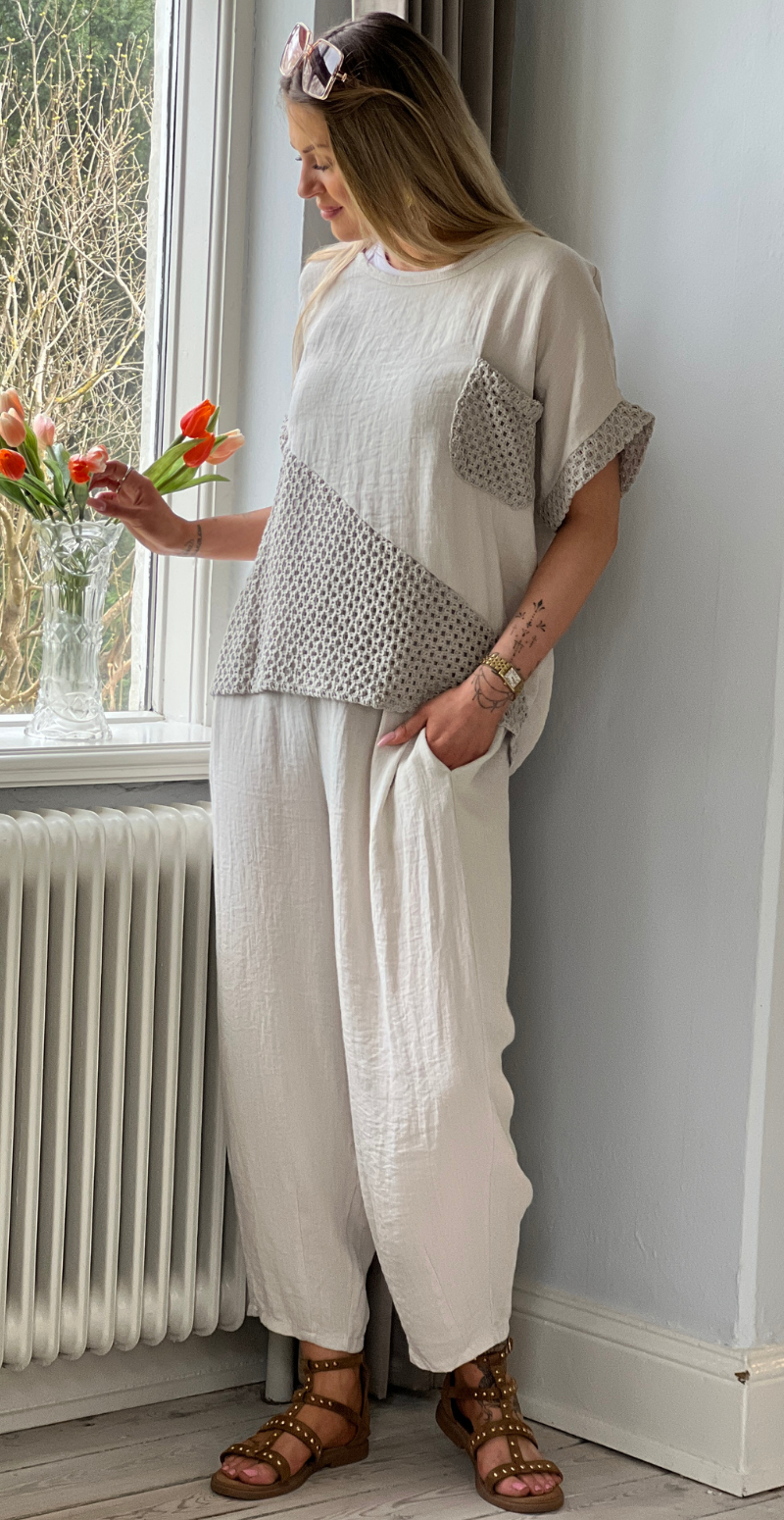 Gladys bluse med kort ærme og hæklede detaljer beige LikeLondon