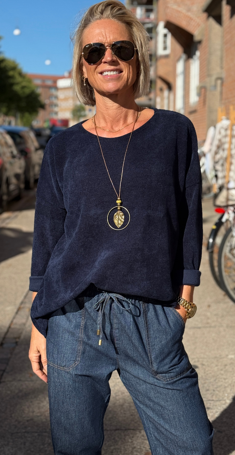 Maren bluse i velour og halskæde navy LikeLondon