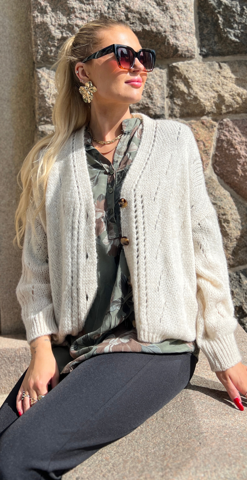 Tara mohair cardigan med hulmønster beige LikeLondon