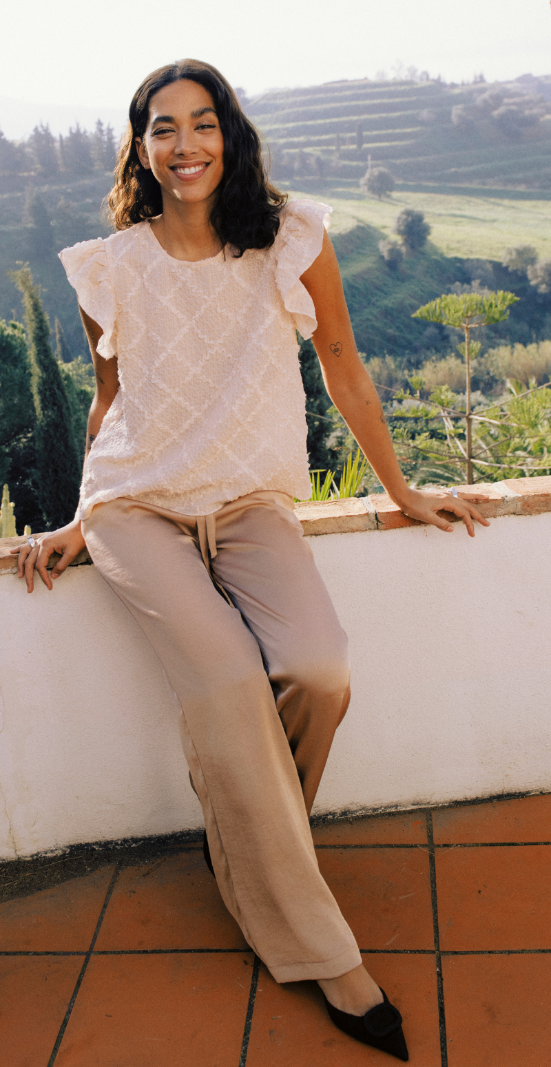 Ilianna bluse med flæsedetaljer cement B.young