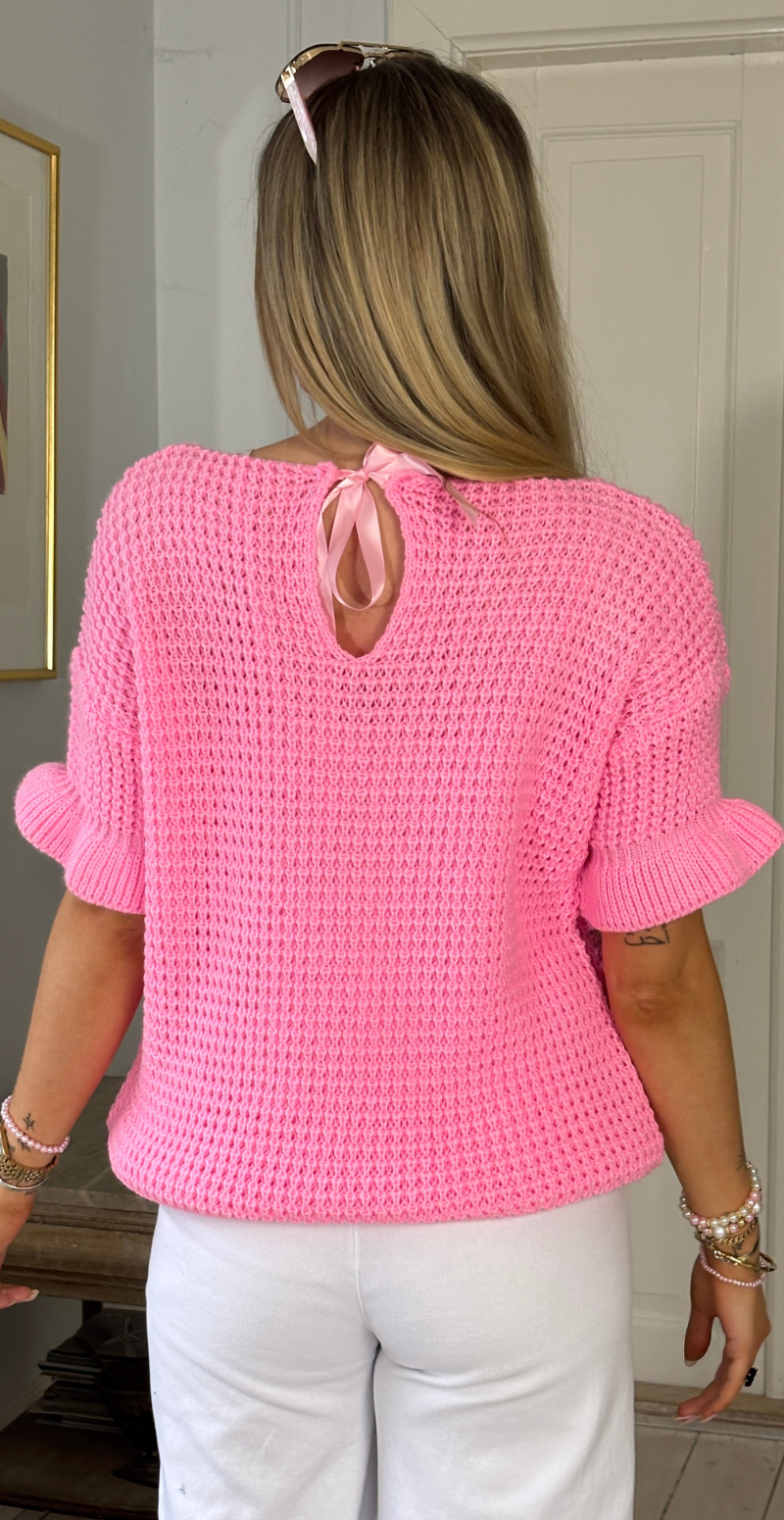 Chia strikbluse med kort flæseærme pink LikeLondon By Christina