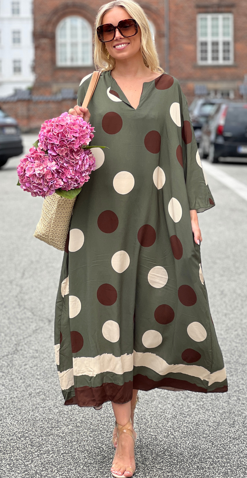 Effie lang kjole med store dots og lommer khaki LikeLondon