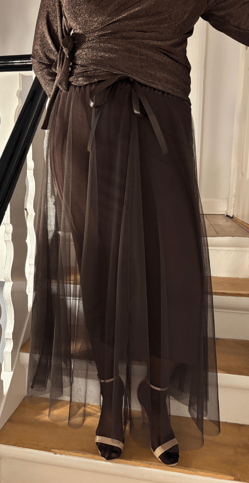 Jalen tylnederdel med satinbånd i taljen brun LikeLondon