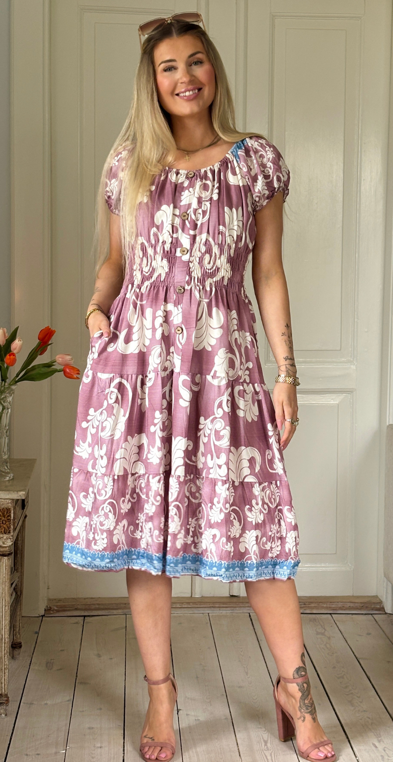 Abby kjole med paisleyprint og smock rosa LikeLondon