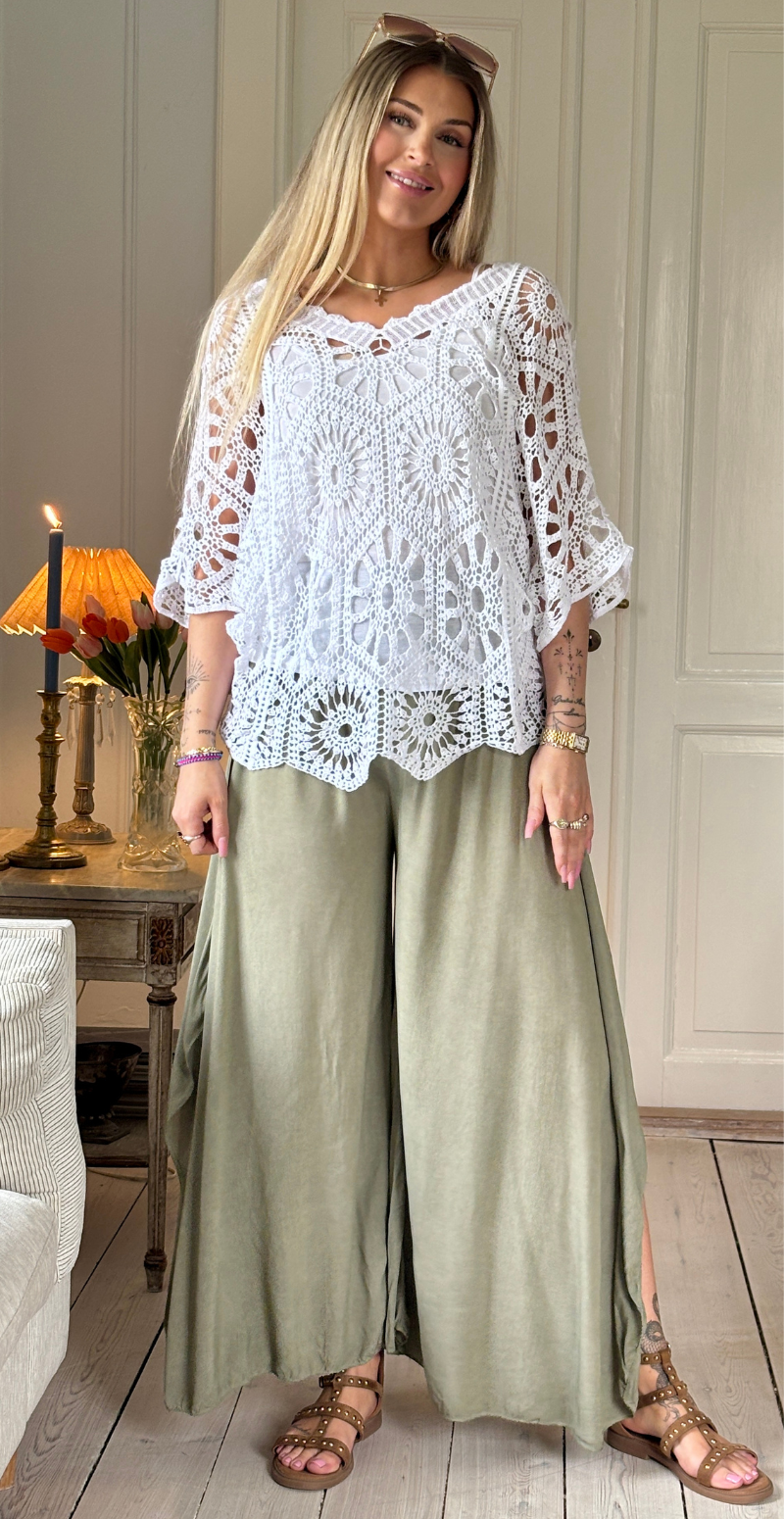 Talia bukser med vidde og slidser i benene khaki LikeLondon