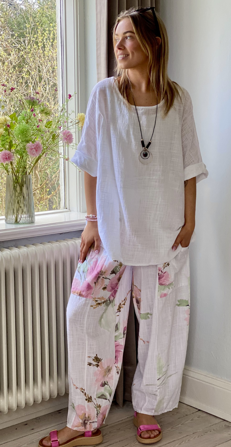 Alida bluse med vidde og halskæde hvid LikeLondon