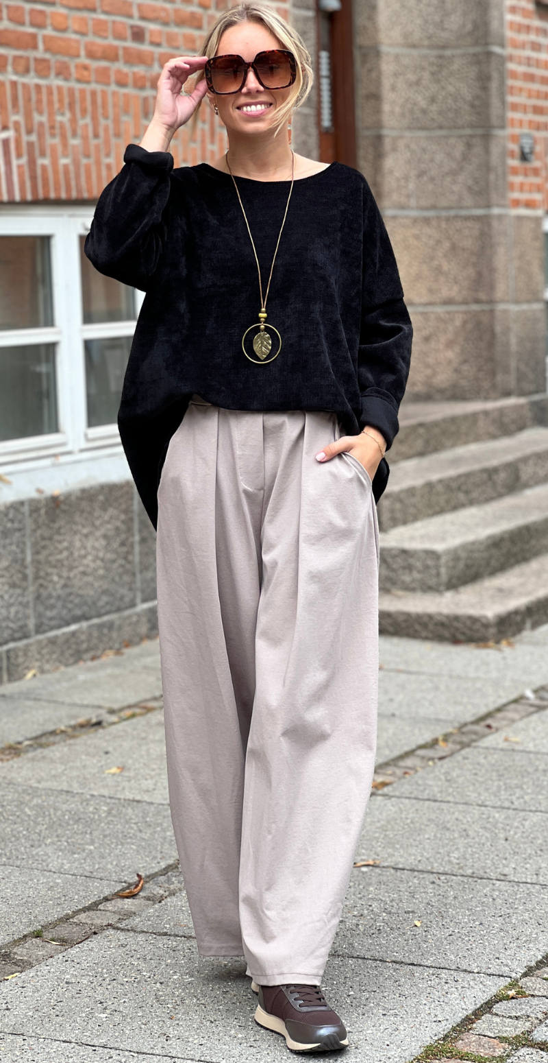 Maren bluse i velour og halskæde sort LikeLondon