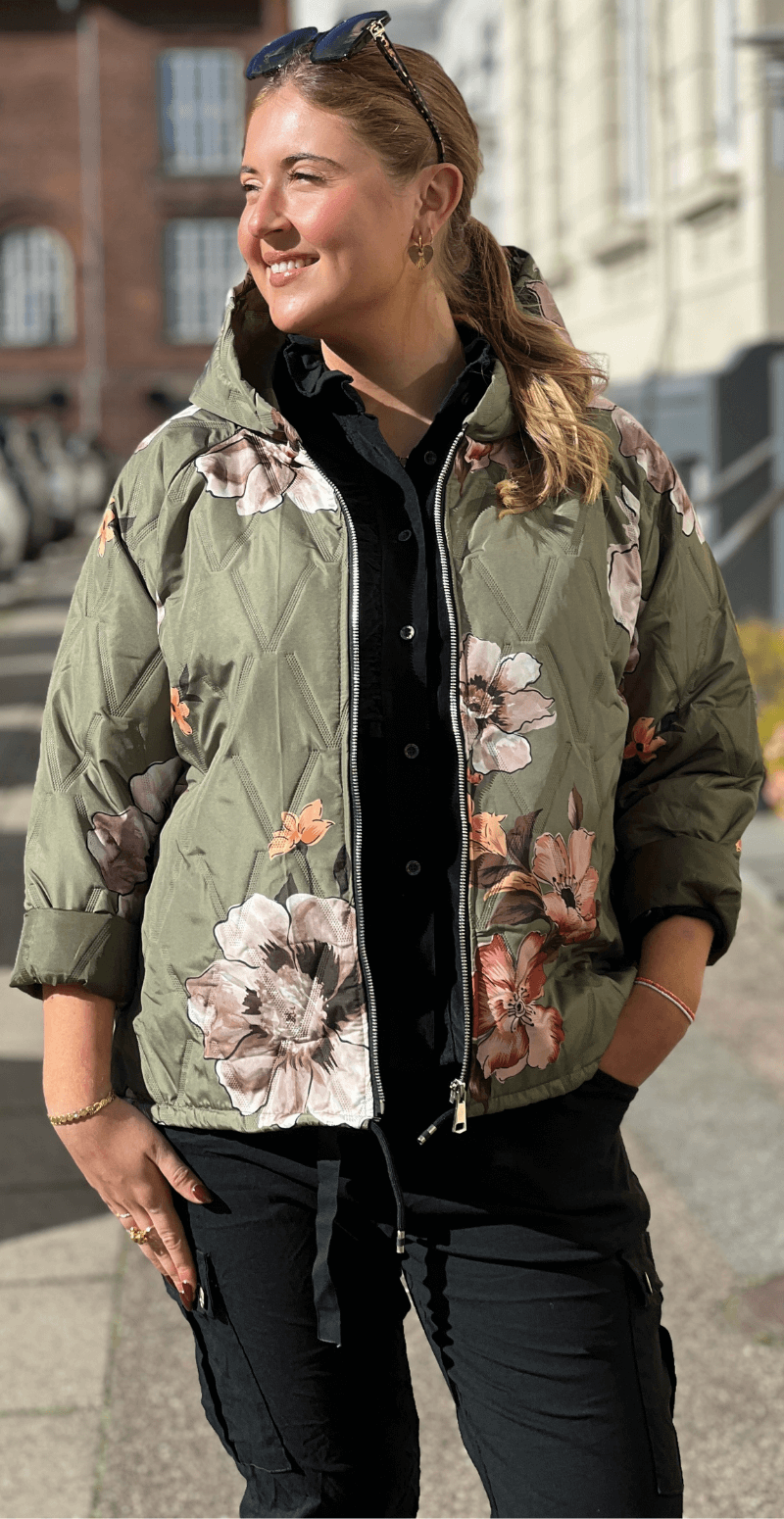 Amber kort jakke med blomster og hætte militare LikeLondon