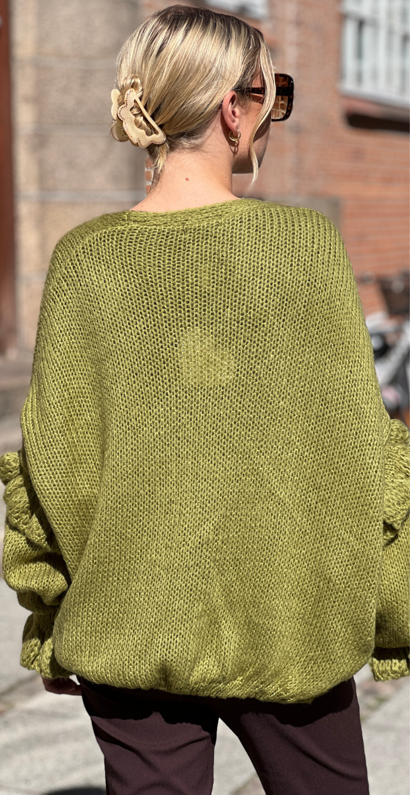 Skylar strikcardigan med flæsedetaljer på ærmet olive LikeLondon