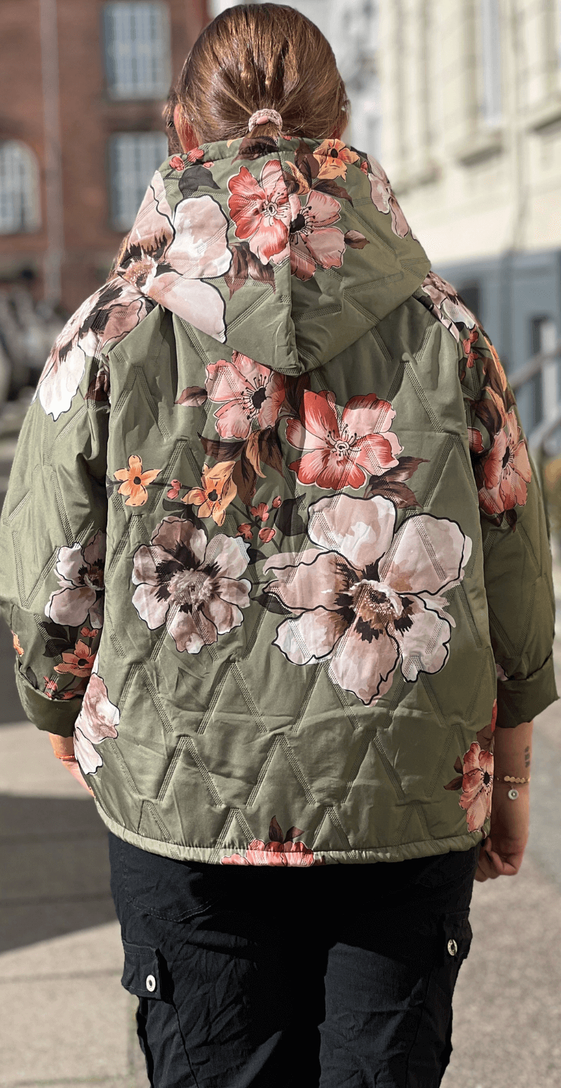 Amber kort jakke med blomster og hætte militare LikeLondon