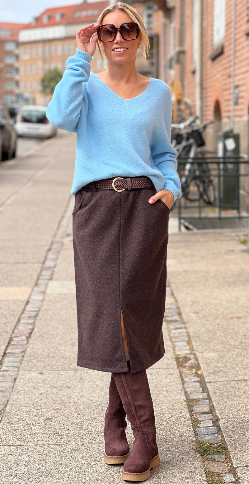Karen strikbluse i baby alpaca uld med v-hals sky LikeLondon