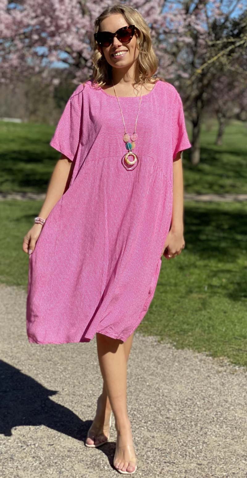 Majse kjole med striber fuchsia LikeLondon