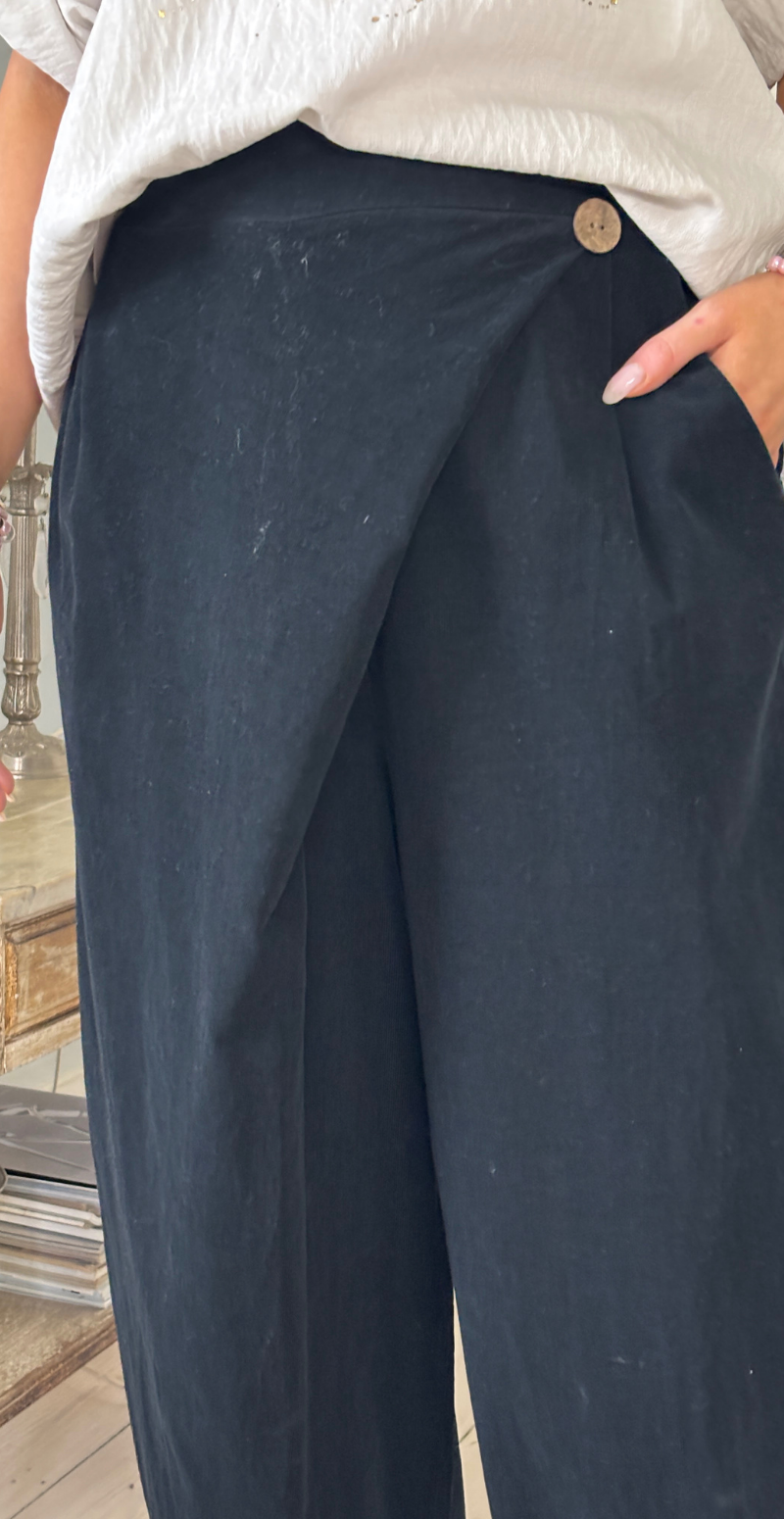 Forudbestil uge 8 Marina fløjlsbukser med slå-om detalje og vidde sort LikeLondon