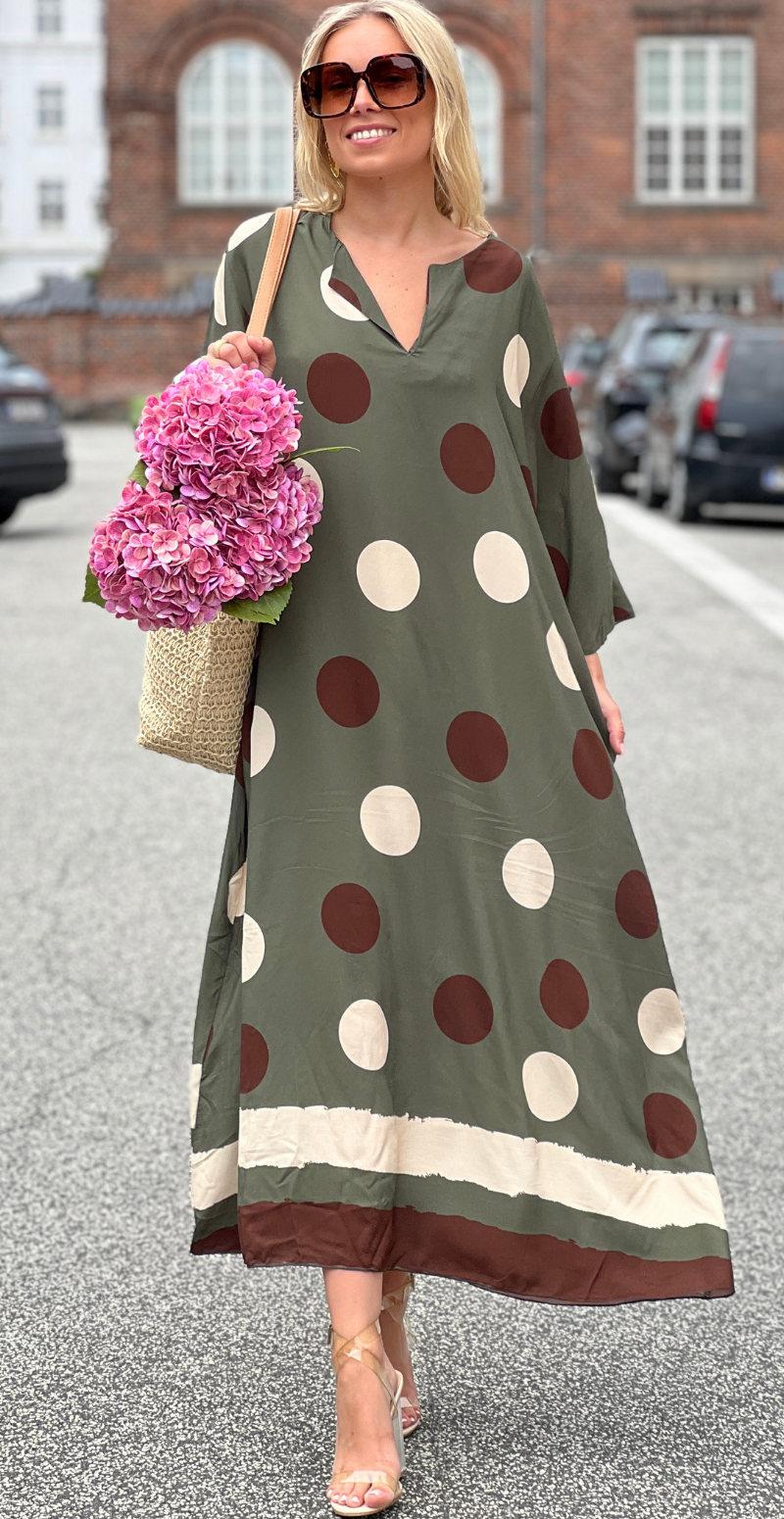 Effie lang kjole med store dots og lommer khaki LikeLondon