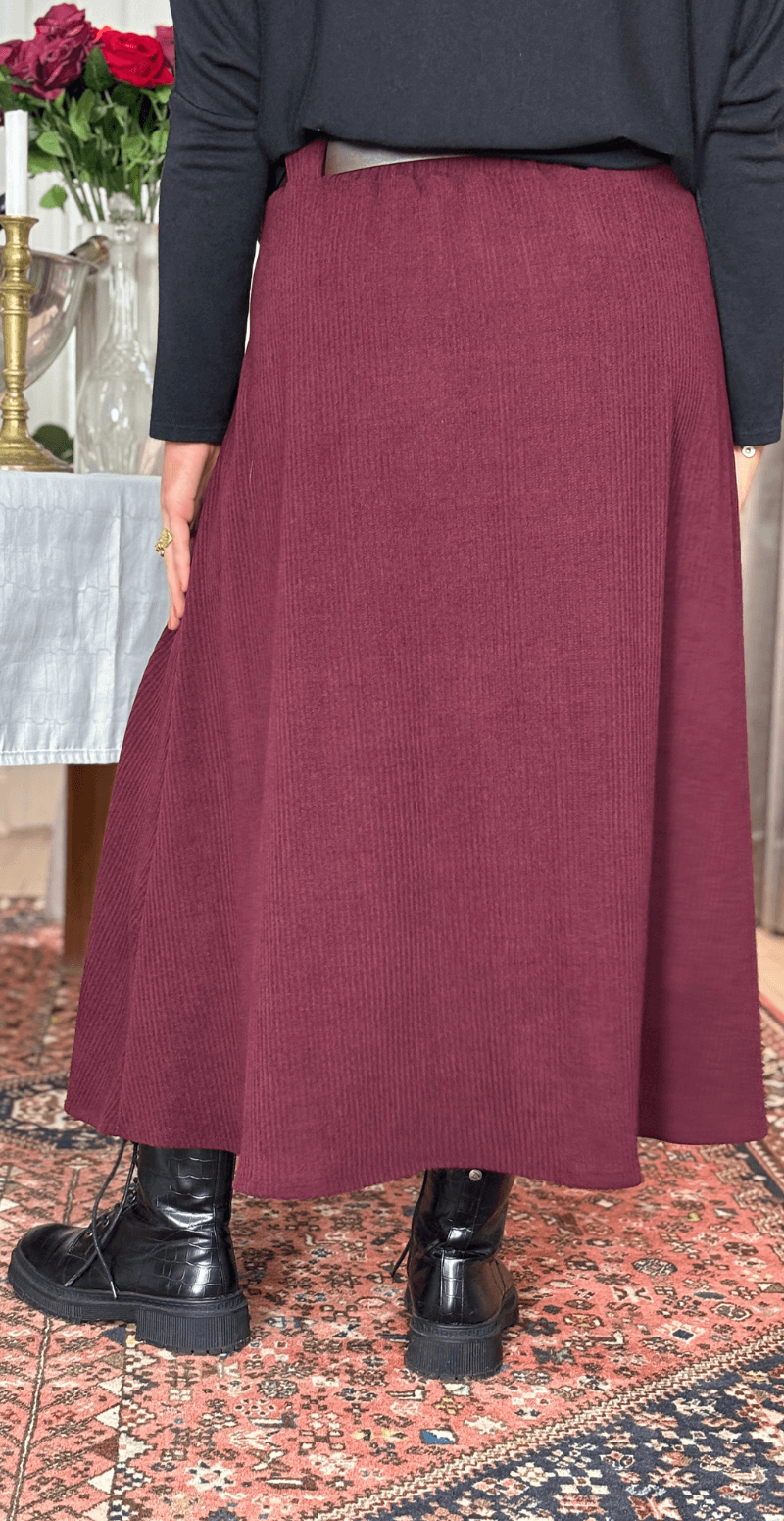 Ivy fløjlsnederdel med bælte og lommer bordeaux LikeLondon