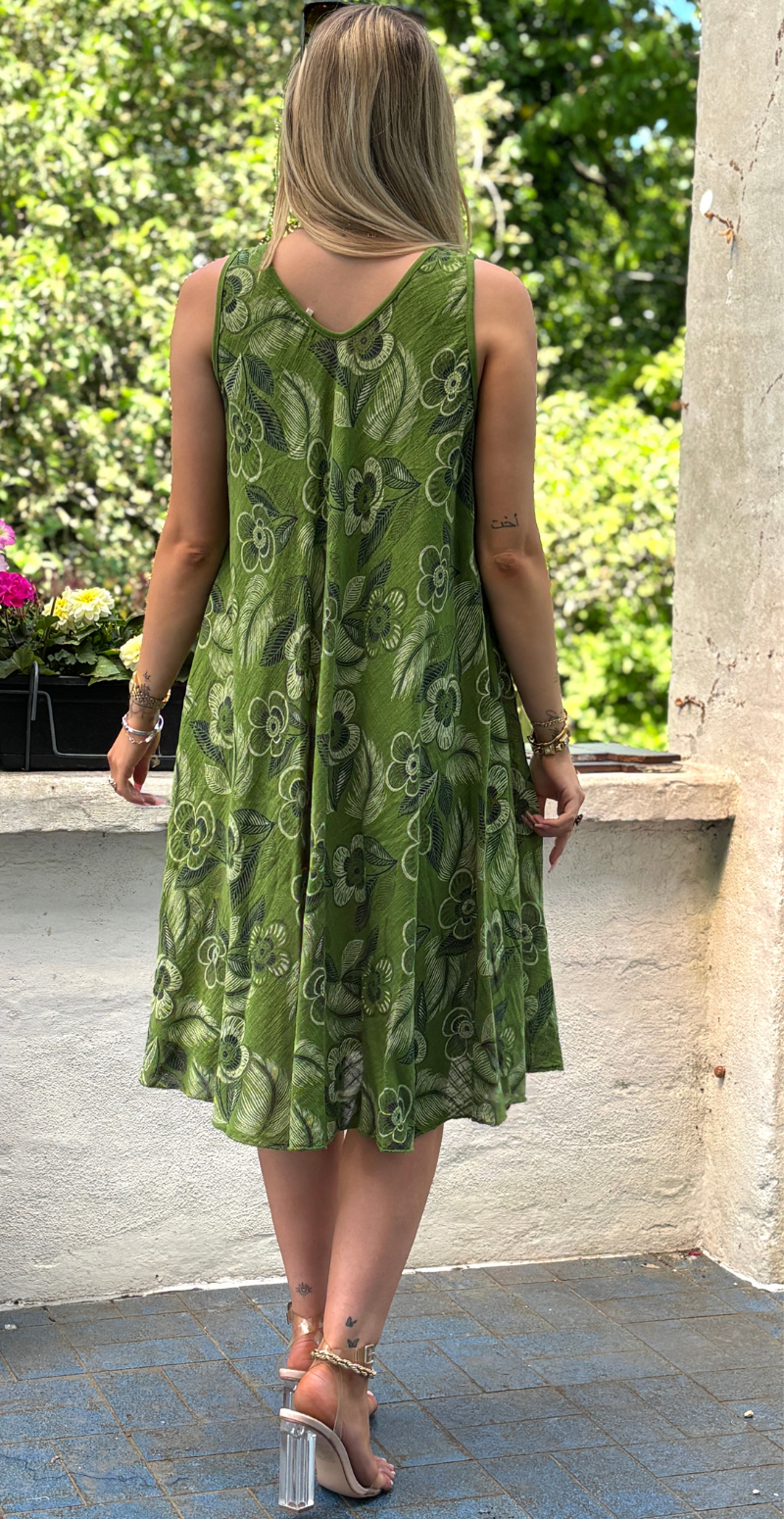Aurelia kort kjole med brede stropper og blomster olive LikeLondon