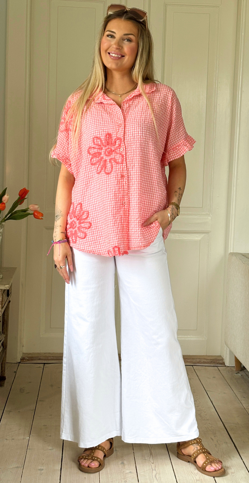 Isla skjorte med tern og kort flæseærme koral LikeLondon