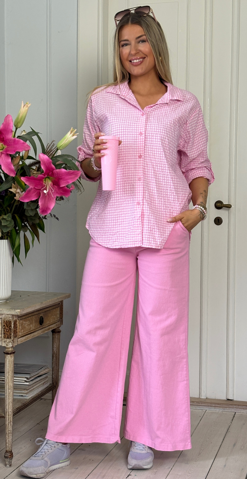 Pippa skjortebluse med krepp og tern pink LikeLondon