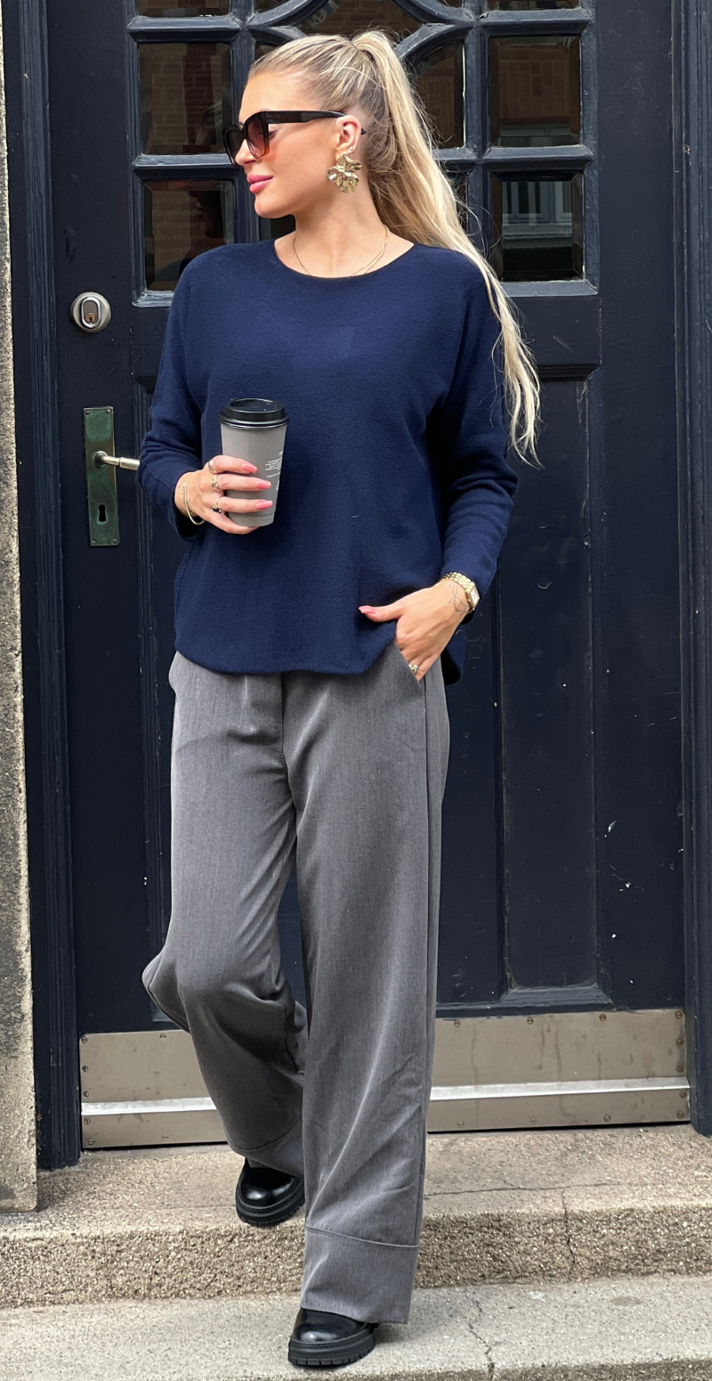 Inga blød strikbluse med rund hals navy LikeLondon