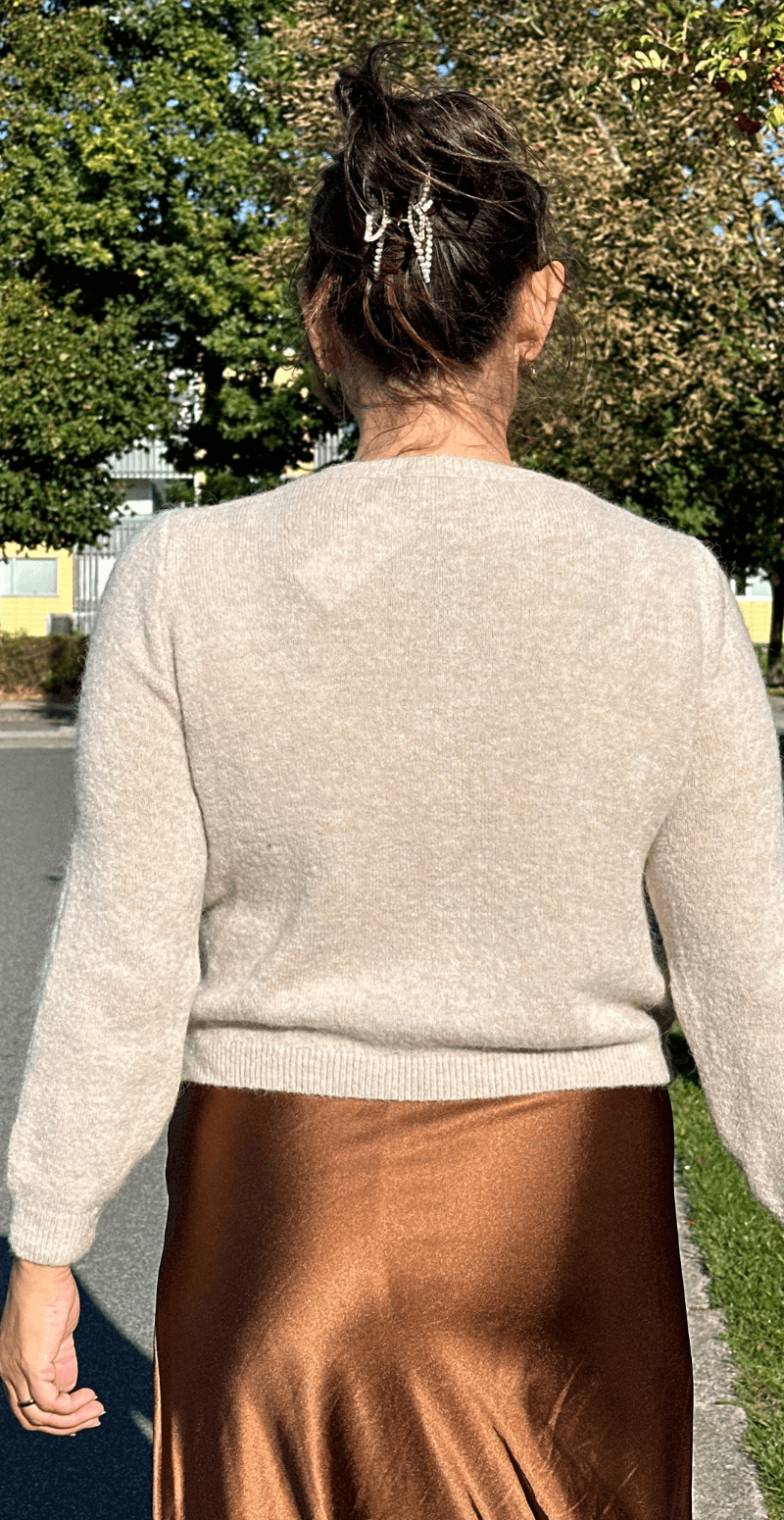 Celeste uld cardigan med perlemorsknapper sand LikeLondon By Christina