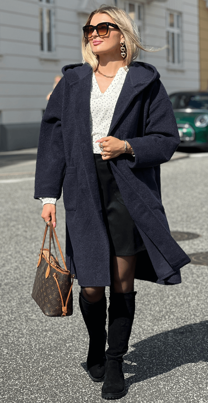 Tori jakke med hætte, lommer og knapper navy Likelondon