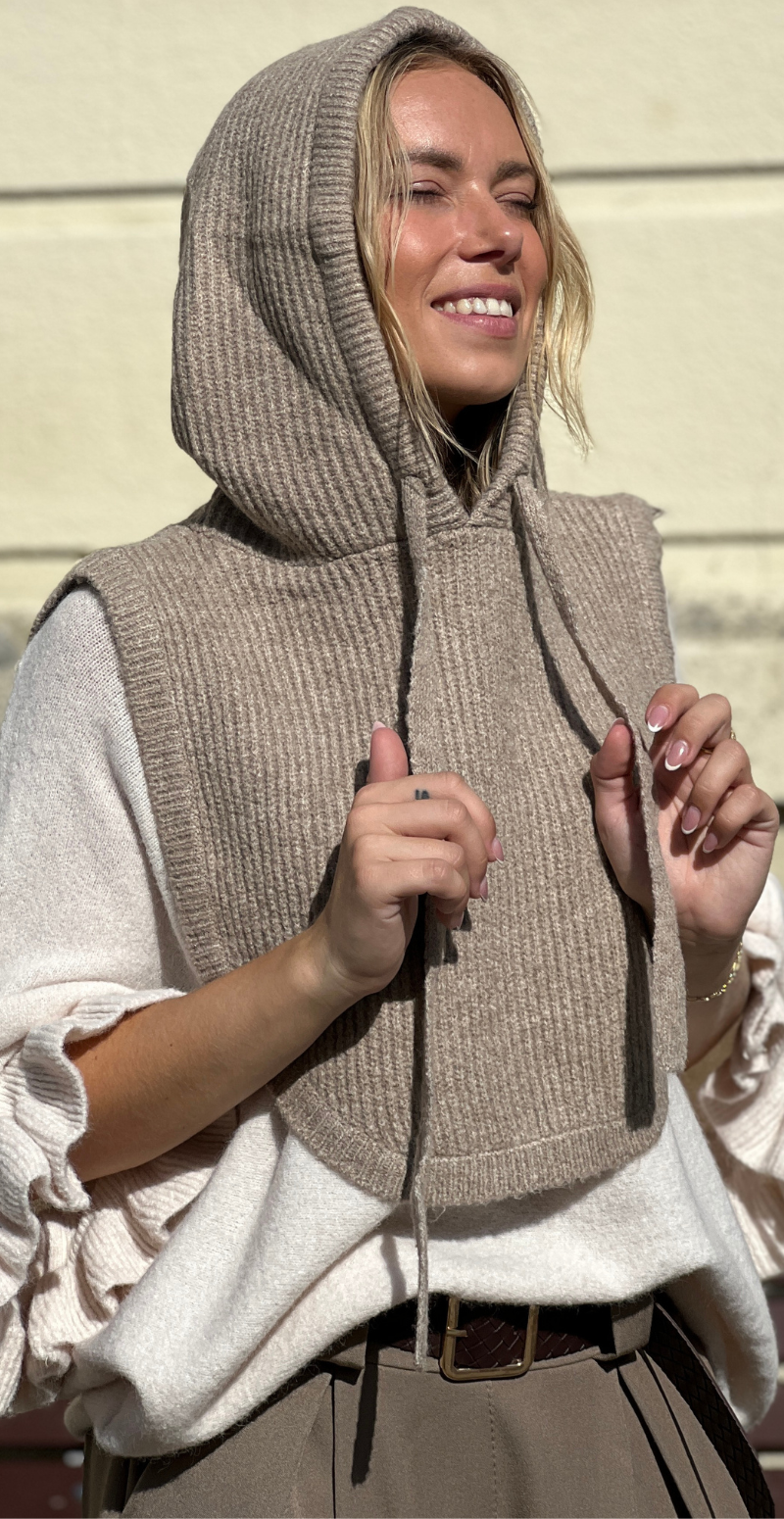 Balaclava i uld med snøre taupe LikeLondon