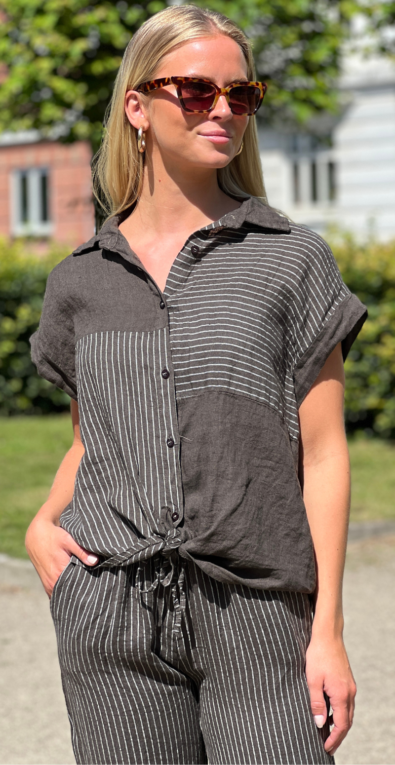 Kaitlin hørbluse med felter af striber brun LikeLondon