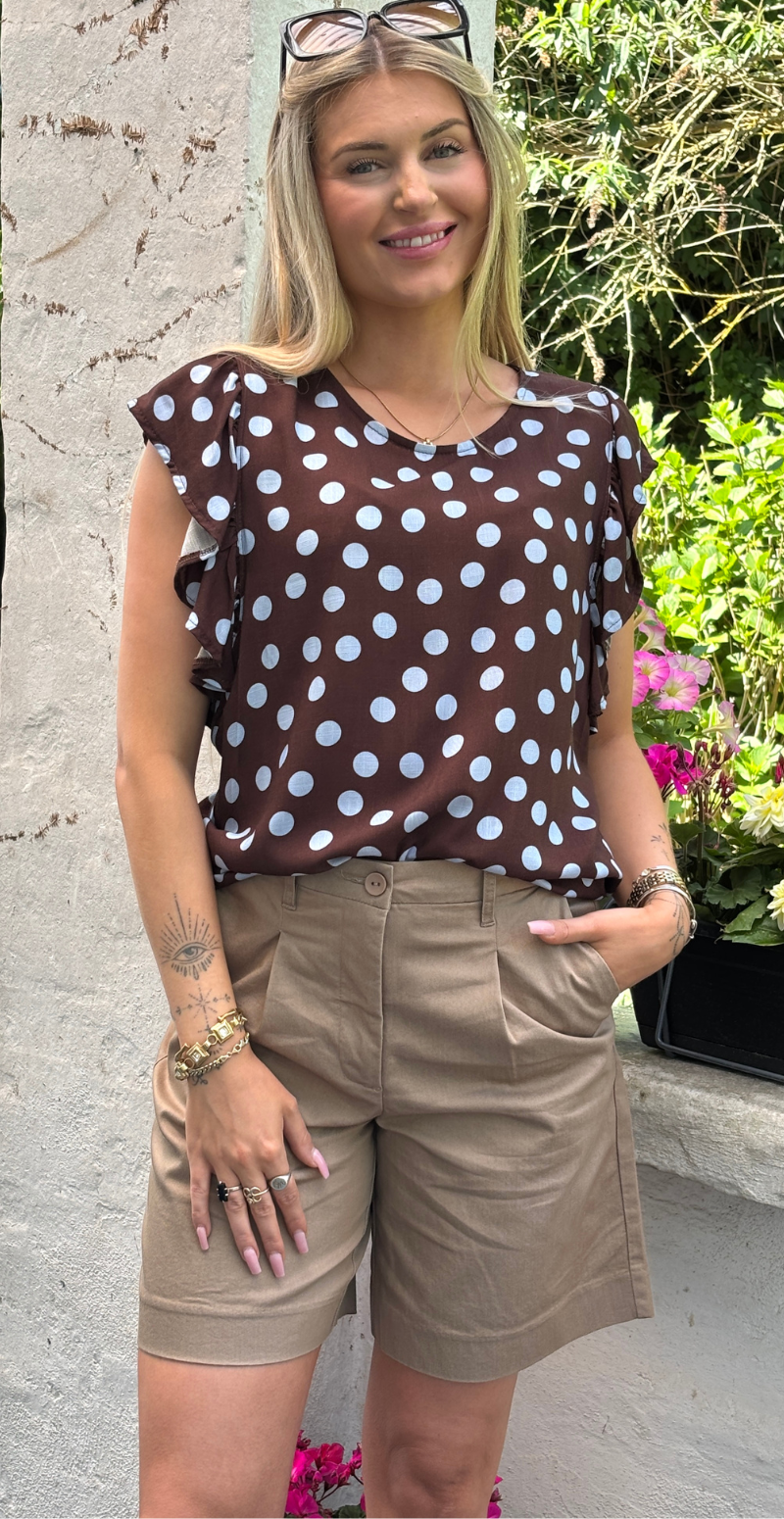 Emmy bluse med prikker og flæseærmer brun LikeLondon