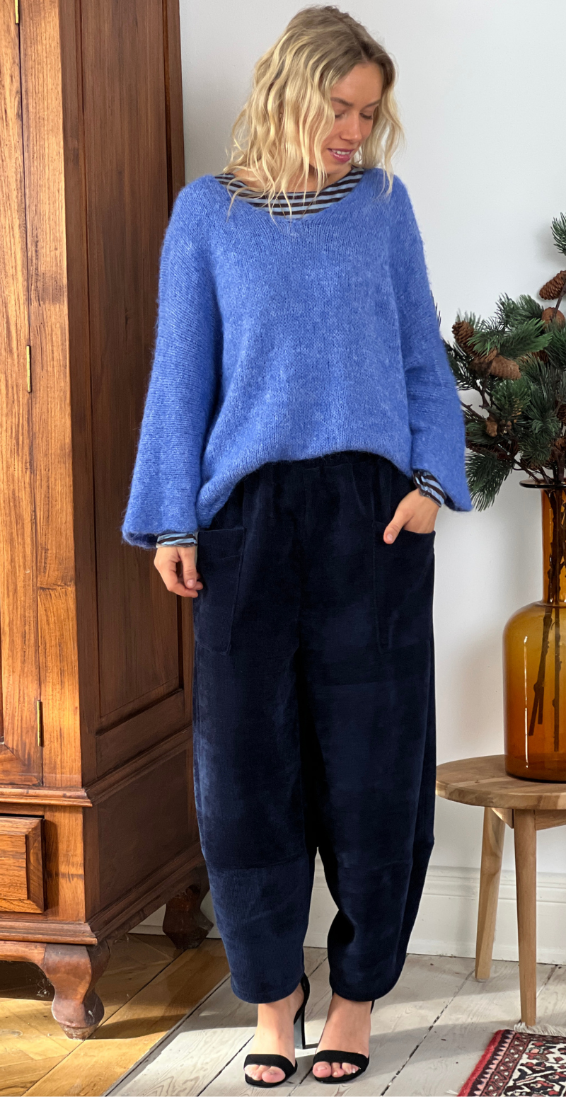 Kimmy fløjlsbukser i velourlook med lommer navy LikeLondon