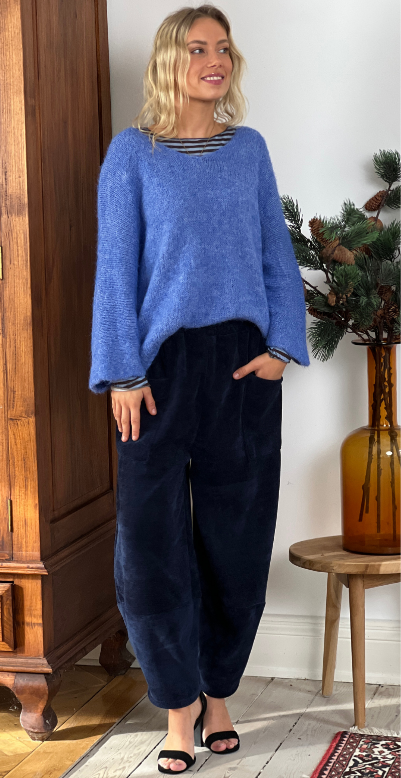Kimmy fløjlsbukser i velourlook med lommer navy LikeLondon
