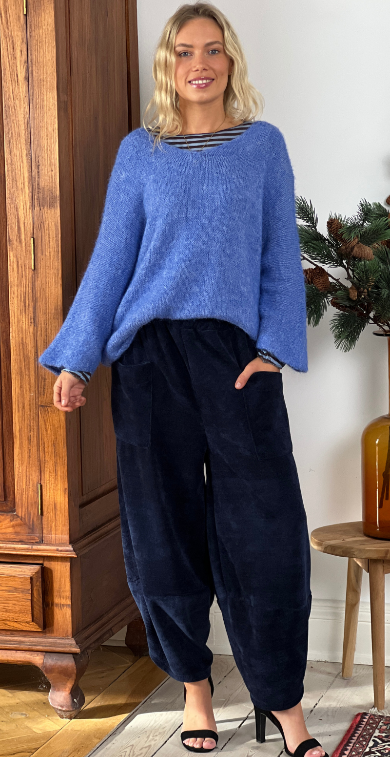 Kimmy fløjlsbukser i velourlook med lommer navy LikeLondon